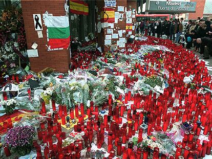 Velas en la estación de Atocha en memoria de las víctimas del 11-M.