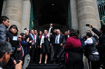 López Obrador acompaña Claudia Sheinbaum el 5 de diciembre de 2018, día en que asume el cargo de jefa de gobierno.