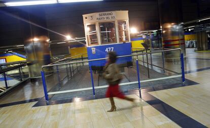 El tranvía 477, que ha aparecido en varias películas, descansa en la estación Pinar de Chamartín, en Ciudad Lineal.
