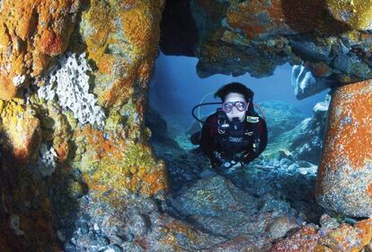 Buceo por grutas.