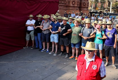 Simpatizantes del presidente Carles Puigdemont, el jueves en Barcelona.