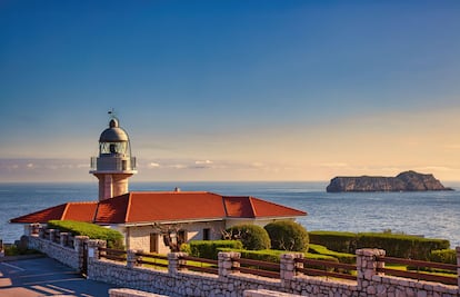 El faro de Punta del Torco de Afuera o faro de Suances.