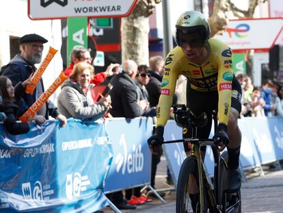 Primoz Roglic se impone en Hondarribia en la primera etapa de la Vuelta al País Vasco.