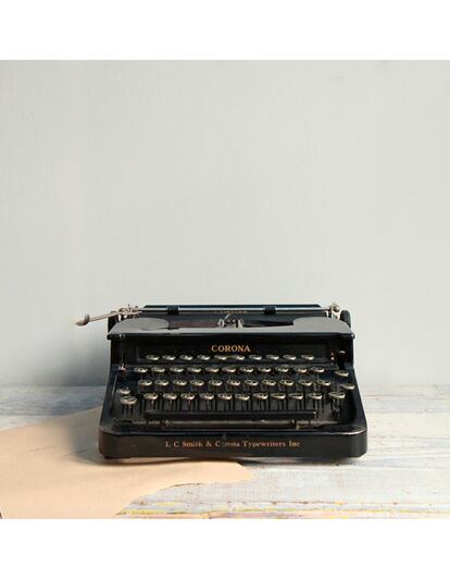 En el apartamento 'hipster' no puede faltar una máquina de escribir antigua. Funcione o no. Este modelo está a la venta en Etsy (98 euros).
