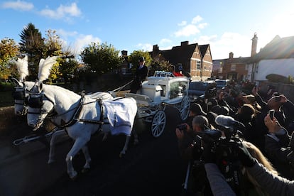 La llegada del ataud de Liam Payne a la iglesia de St. Mary, en Amersham (Inglaterra).