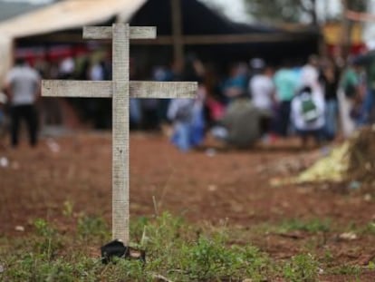 Una cruz por las víctimas de Curuguaty, en Paraguay.