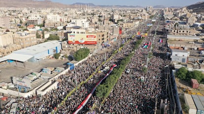 Yemenis gather during a pro-Palestinian protest to express solidarity with Palestinians in Gaza, in Sanaa, Yemen, October 20, 2023