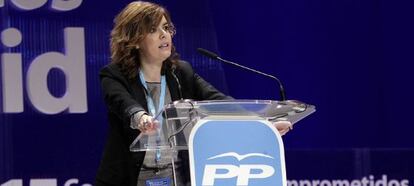 La vicepresidenta del Gobierno, Soraya S&aacute;enz de Santamar&iacute;a, durante su discurso al plenario del Congreso del PP de Madrid.