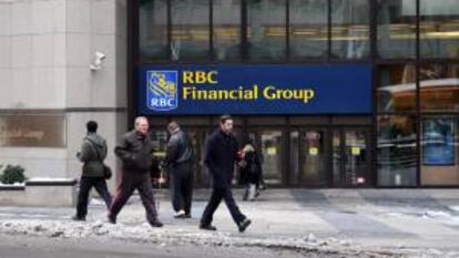 El caso de RBC provocó multitud de denuncias de casos similares en todo el país revelando que algunas de las principales empresas canadienses pueden estar empleando de forma ilegal inmigrantes temporales en sustitución de trabajadores canadienses para ahorrarse gastos y beneficios. EFE/Archivo