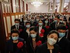 Beijing (China), 08/09/2020.- Attendees wearing protective face masks arrive for a meeting commending role models in the country&#39;s fight against the COVID-19 epidemic at the Great Hall of the People (GHOP) in Beijing, China, 08 September 2020. The ceremony is held to honour people who were involved in the fight against the COVID-19 coronavirus. EFE/EPA/WU HONG