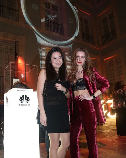 Manuela Vellés lució un reloj de Huawei.