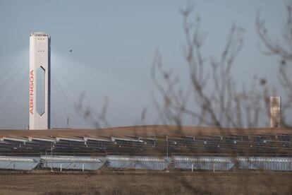 Planta solar de Abengoa en Sanl&uacute;car la Mayor (Sevilla).
 