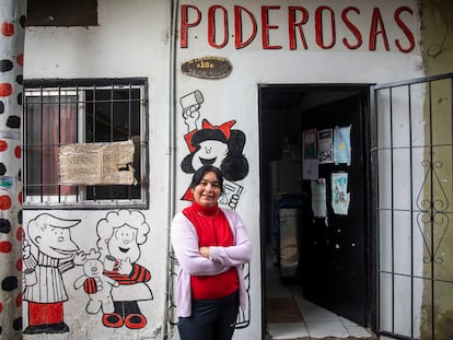 Otilia Ledezma, cocinera del merendero Tacitas Poderosas, de la Villa 21-24, habla del reclamo por una ley que las regularice como trabajadoras, en Buenos Aires, el pasado 3 de abril.
