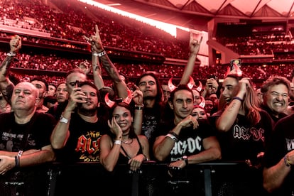 Imagen de las primeras filas, anoche en el estadio Metropolitano