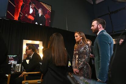Jennifer Lopez y Chris Evans esperan su momento: entregan el Oscar a mejor diseño de producción.