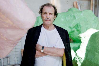 El artista austriaco Franz West.