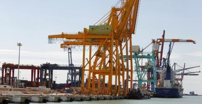 Uno de los muelles del puerto de Valencia.