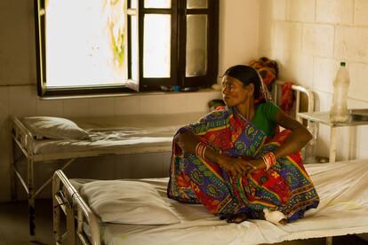 Además de los cientos de pacientes que el hospital recibe a diario, una docena de enfermos internos afectados de lepra viven en Lalgadh hasta que su enfermedad se estabiliza.