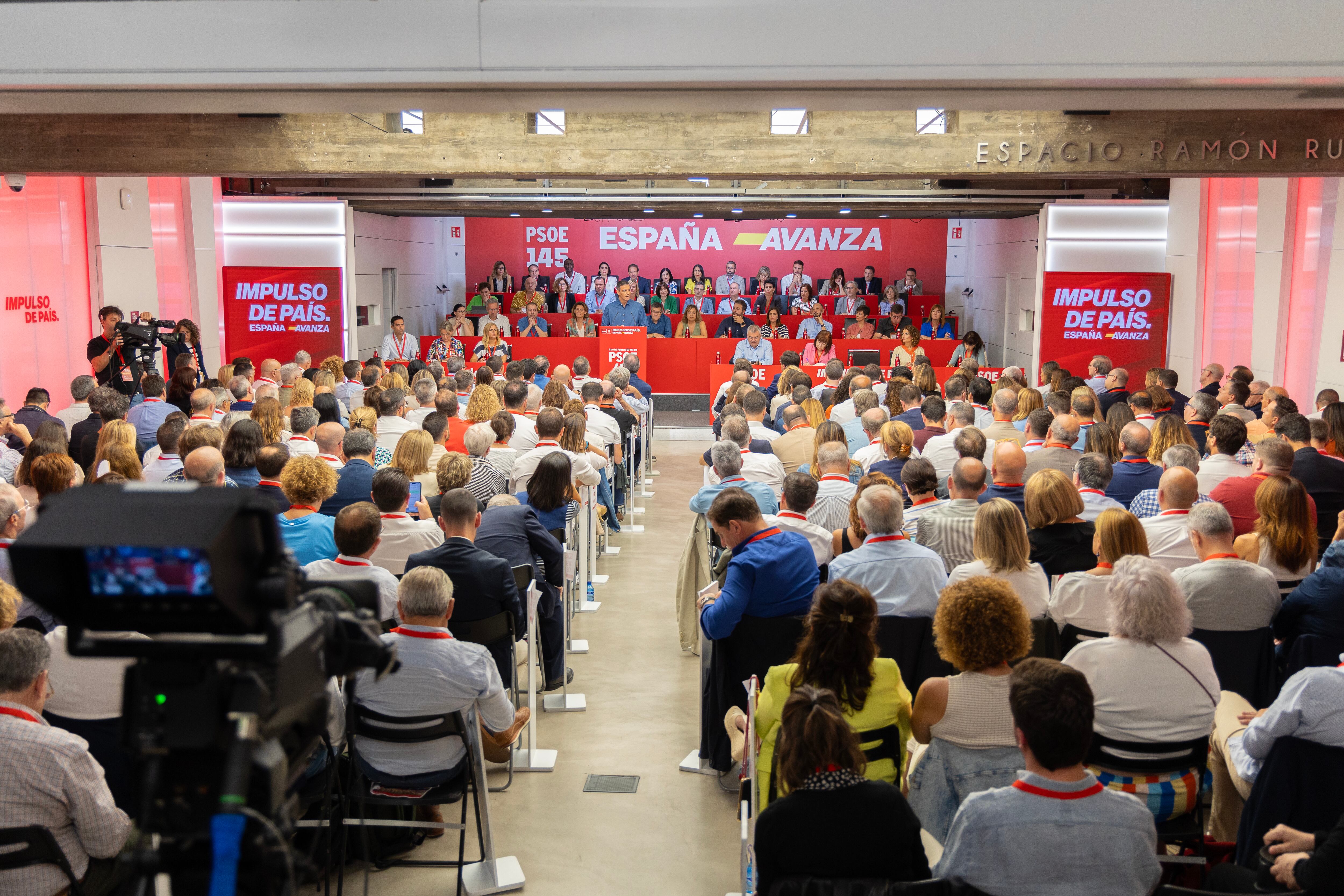 El PSOE, a puerta cerrada: Sánchez pide “lealtad” y los barones rebajan el tono salvo Page y Lambán