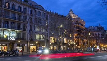 Comerços al passeig de Gràcia de Barcelona.