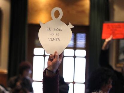 La lucha contra la privatización del suministro de agua en Candeleda.