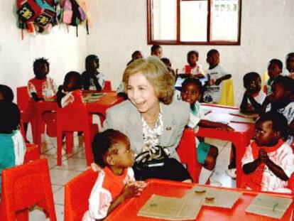 Doña Sofía, durante un viaje a Mozambique en abril de 1998.