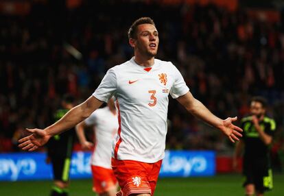 El holandés Stefan de Vrij celebra el primer gol de su selección, en el minuto 12 de partido.