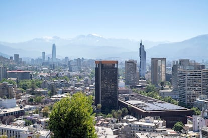 Vistas de la capital chilena desde lo alto del cerro Santa Luca.