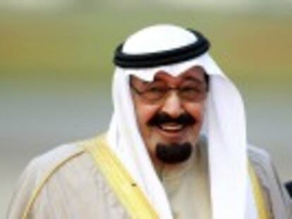 Abdullah bin Abdul Aziz, de 90 anos, estava hospitalizado devido a uma pneumonia. Seu irmão Salman assume seu lugar no trono