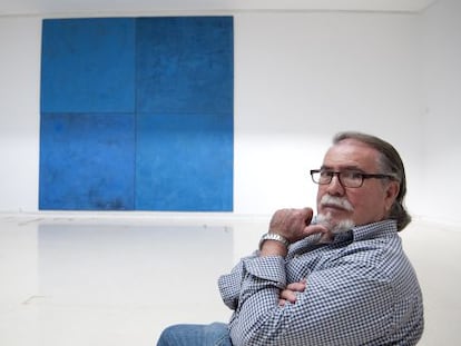 Rafael Calduch, en una de las salas del IVAM, que exhibe sus obras de gran formato.