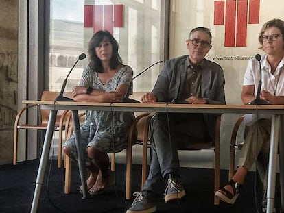 De izquierda a derecha, la nueva directora artistica del Lliure, Aurora Rosales, el presidente del patronato, Ramon Gomis, y la gerente, Clara Rodríguez.