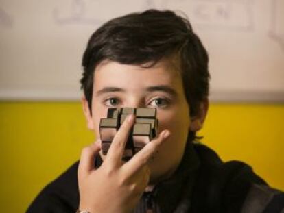 Raúl, 12, inside a classroom in Mérida (Badajoz).