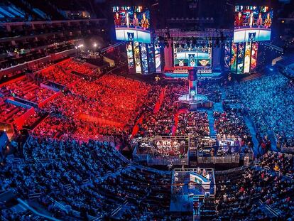 En 2015, los eSports generaron 545 millones de euros. En la imagen, el Staples Center angelino durante la final de 'League of Legends'. 