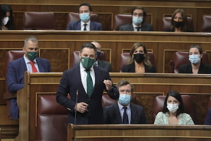 Desde la izquierda, Santiago Abascal y, Iván Espinosa de los Monteros y Macarena Olona, el pasado miércoles en el Congreso.