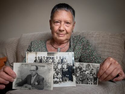 Àngels Buchaca, con fotografías de su padre, Elies Buchaca, un maestro "depurado" tras la Guerra Civil.