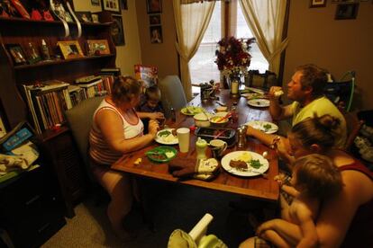 Muchas familias, como los Gibbs en Iowa, dependen de los cupones para comer.