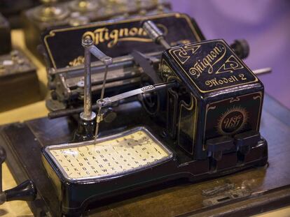 Máquina de escribir Mignon, fabricada por la empresa alemana AEG desde 1904 hasta 1934, en la anterior edición de Almoneda.