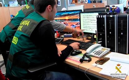 Agentes de la Unidad Central Operativa de la Guardia Civil.