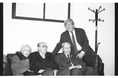De izquierda a derecha: Soledad (Solita) Salinas, Jaime Salinas, Juan Marichal y José García- Velasco en 2001.