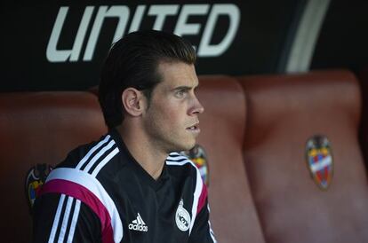Bale, sentado en el banquillo en el partido ante el Levante.