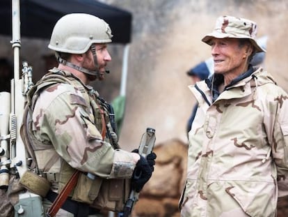 Bradley Cooper e Clint Eastwood, na filmagem de “Sniper Americano”