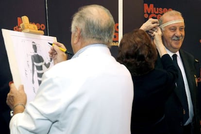 Del Bosque, durante su visita al Museo de Cera.