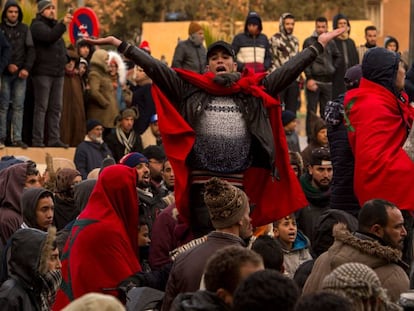 Protestas en el funeral de dos hermanos que murieron en el interior de una mina ilegal, en Yerada, Marruecos, en diciembre de 2017