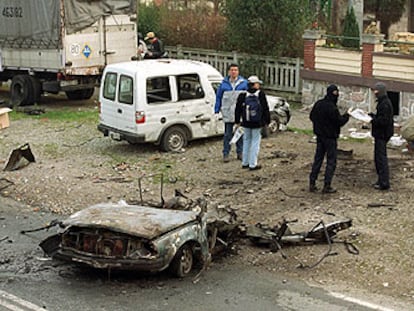 Atentado contra el concejal Iñaki Dubreuil, el 22 de febrero de 2001, en el que murieron dos transeúntes.