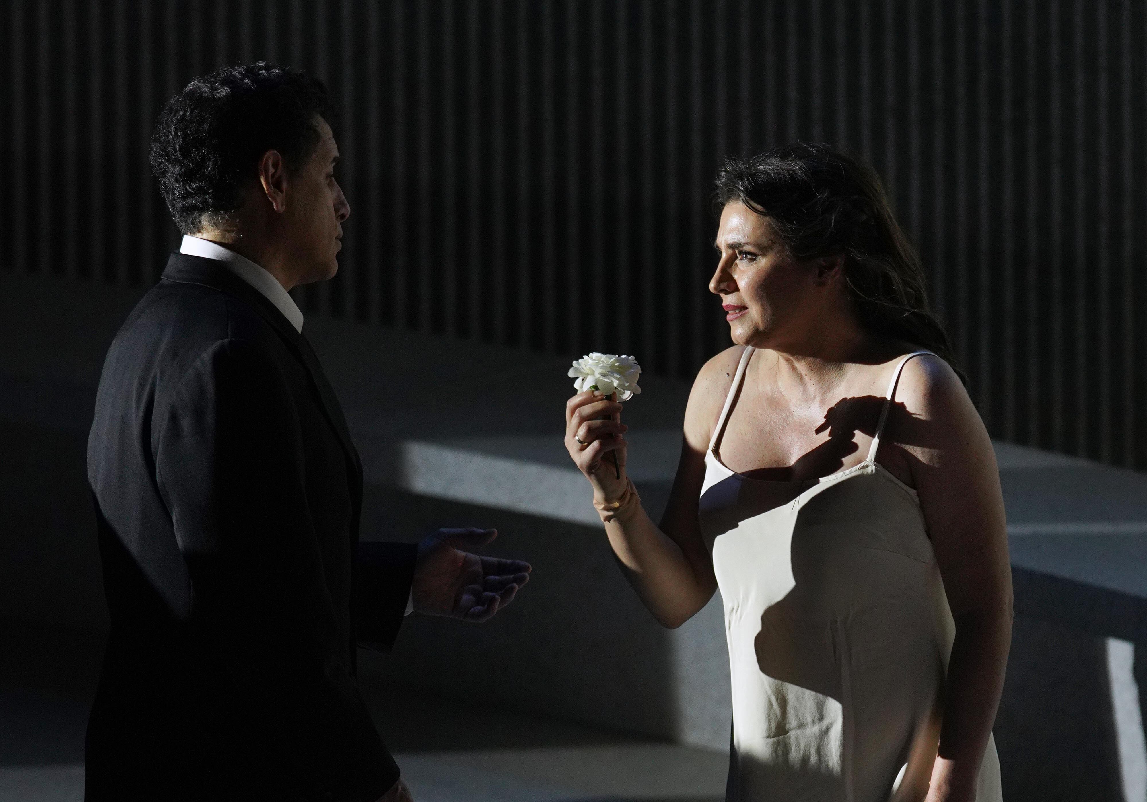 Otro momento de 'La traviata' con Sabina Puértolas, el 20 de julio de 2025 en el Teatro Real de Madrid.