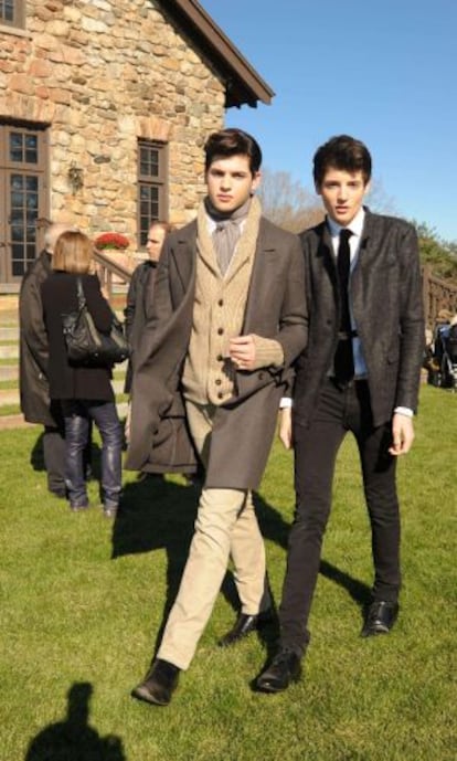 Los hermanos Peter (izquierda) y Harry Brant, en Greenwich (Connecticut), donde se han criado.