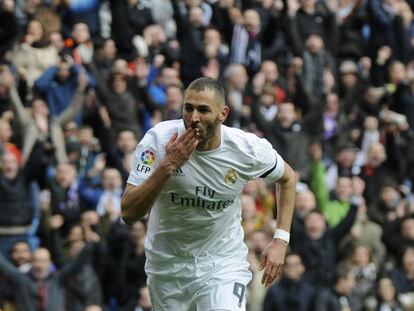 Benzema celebra un gol ante al Sporting. 