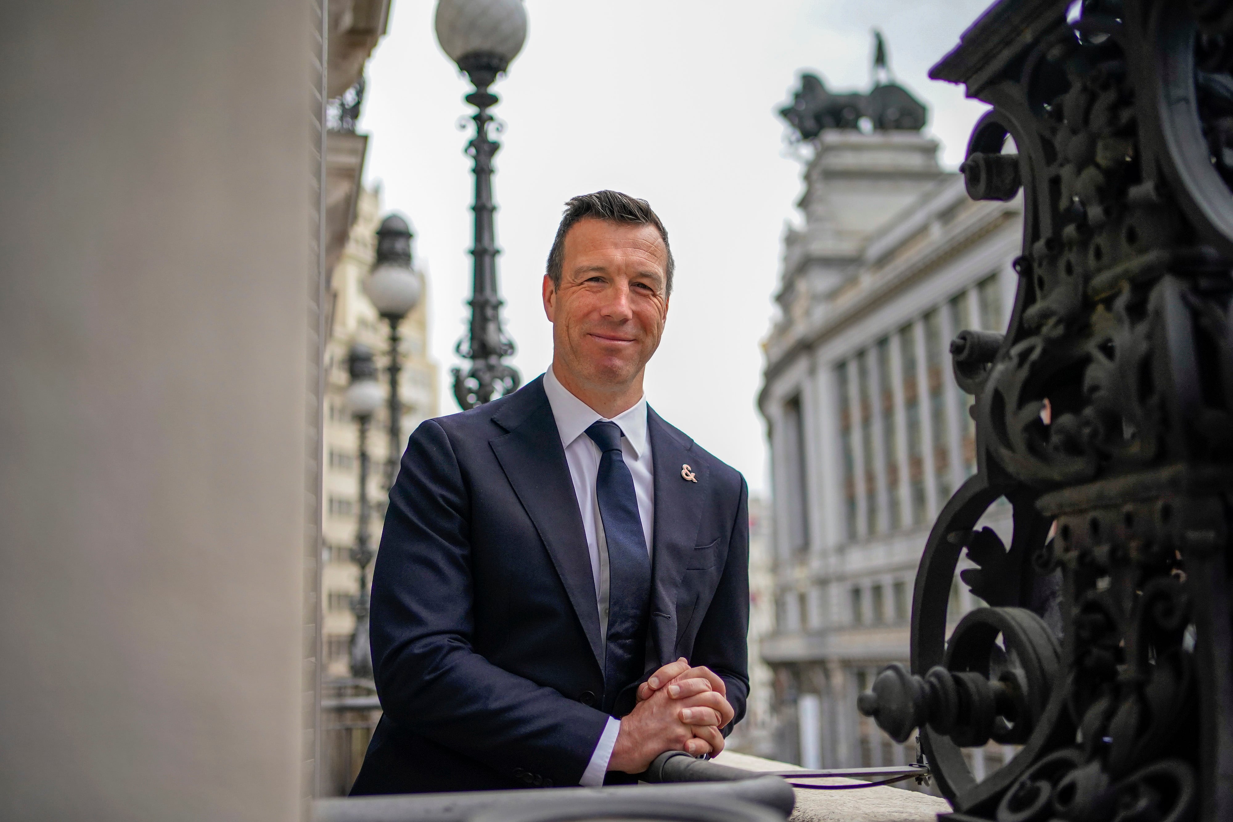 Tom Ross, director de High Yield para Janus Henderson, posa en el Hotel Four Seasons en Madrid. ANDREA COMAS