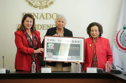 En 2022, la Lotera Nacional reconoci legado de Ifigenia Martnez. La acompa?aron en la presentacin Olga Snchez Cordero y Margarita Gonzlez Saravia.