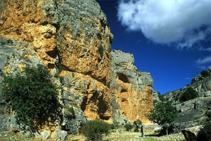 El barranco de la Hoz Seca, donde se sitúa el santuario de la Virgen de Jaraba, brinda uno de los paisajes más abruptos de la ruta por el río Mesa.